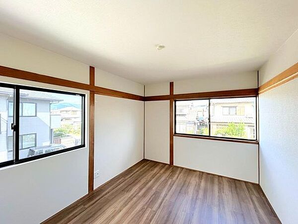 【一部リフォーム販売】2階西側6帖和室を洋室に変更しました。