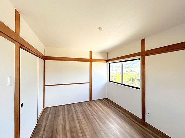 【一部リフォーム販売】2階西側6帖洋室　別アングル