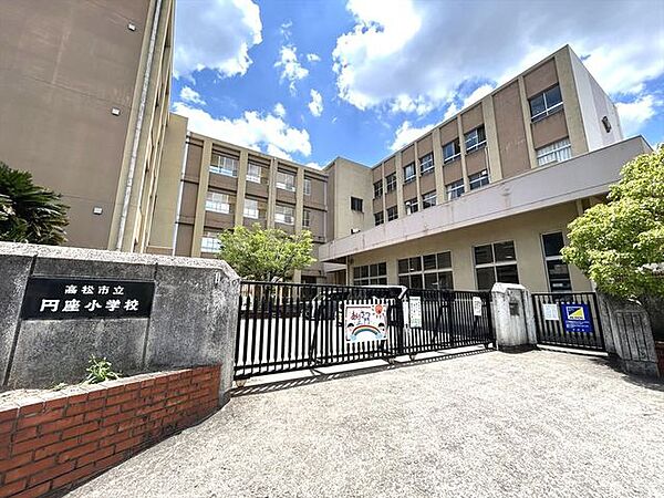 円座小学校まで200ｍ、徒歩3分です。 91m