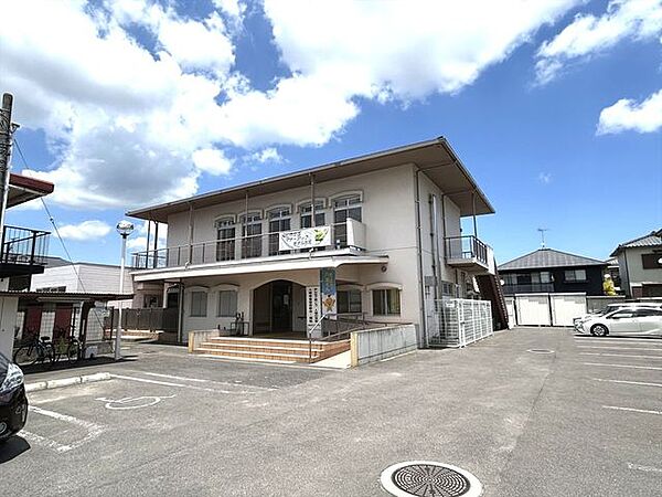 円座コミュニティセンターまで200ｍ、車で1分です。