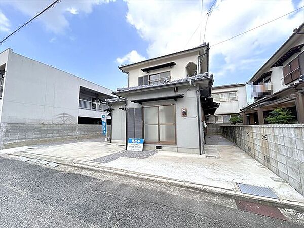 （リフォーム済）南側のバルコニーはクリーニングを行い、屋根の波板を貼替しました。