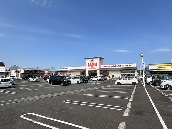 ラ・ムー高松東店様まで1400ｍ、車で3分です。