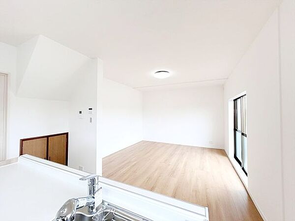 （リフォーム済）DKと隣の和室をつないで16帖のLDKに変更しました。家族一緒の時間をゆっくり過ごしてくださいね。