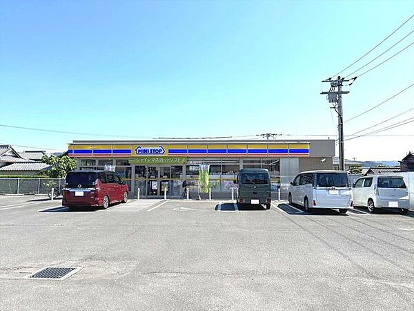 ミニストップ 寒川石田東店様まで900ｍ、車で2分です。