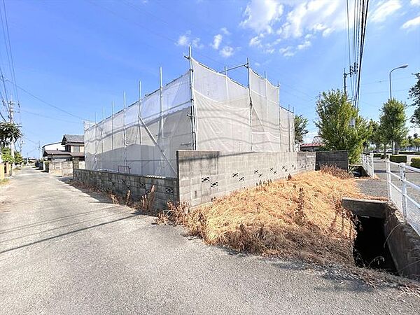 （リフォーム中8/8撮影）敷地内の草木は伐採し、整地する予定です。明るく風通しよくなりますよ。