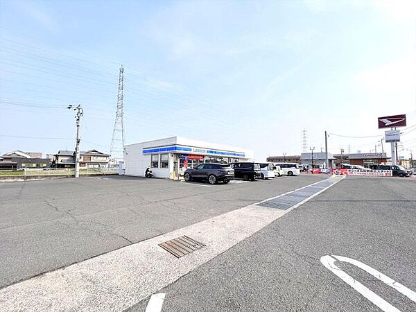 ローソン 高松鹿角店様まで300ｍ、徒歩4分です。