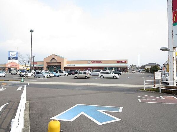 フジグラン十川様まで2000ｍ、車で5分です。