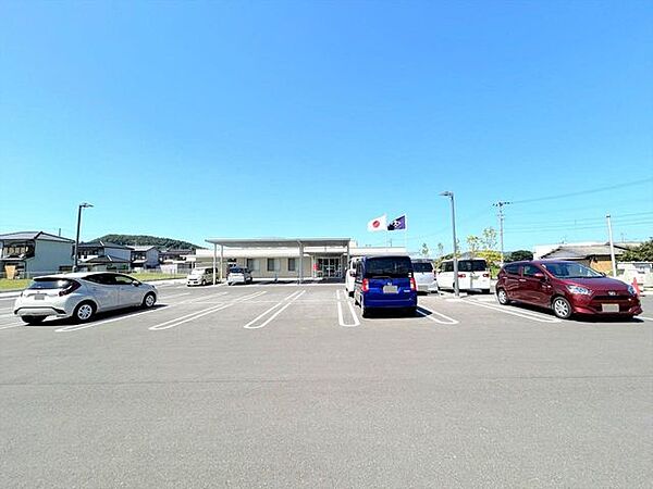 川島支所まで750ｍ、車で2分です。