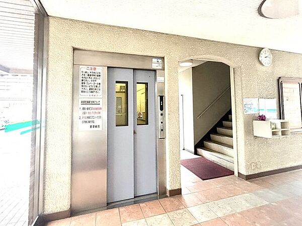 エレベーター1基あります。