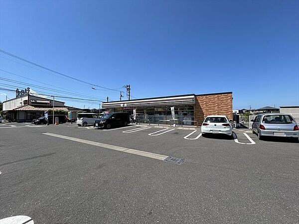セブンイレブン高松三谷町店様まで600ｍ、車で2分です。