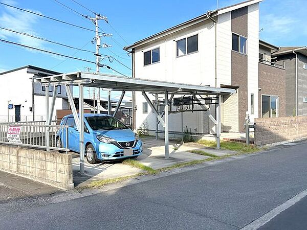 駐車スペースは並列2台分です。