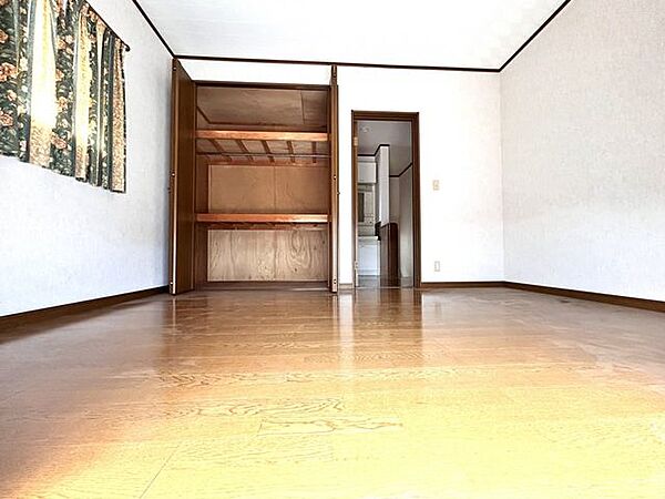 【2階洋室】2階南西側の洋室です。