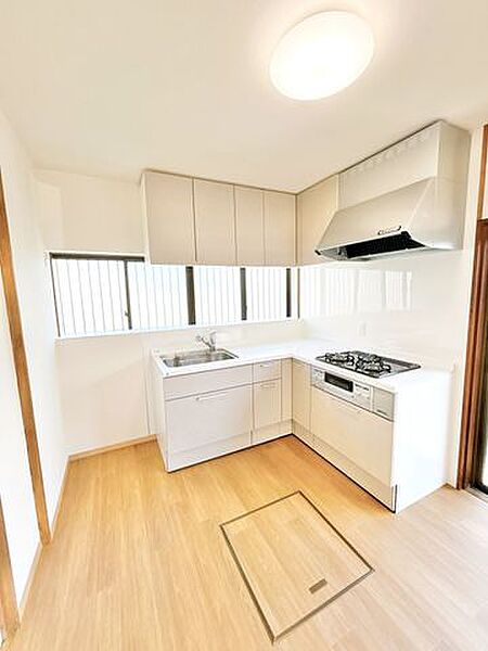 （リフォーム済）キッチンです。L字型のキッチンを新しく設置しました。