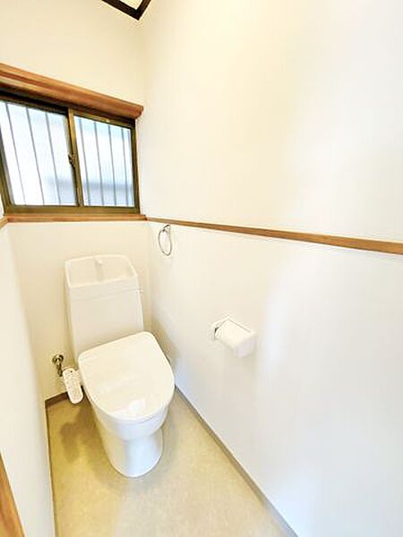 （リフォーム済）トイレは温水洗浄機能付きに新品交換しました。直接肌に触れるトイレは新品が嬉しいですよね。