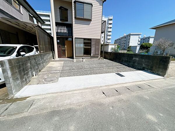（リフォーム済）拡張工事をし、普通車2台駐車可能です。