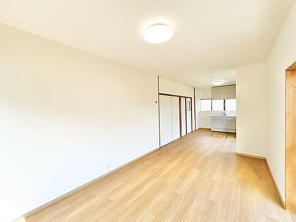 （リフォーム済）別角度のリビングです。