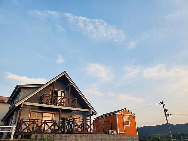 北側からの外観です。別荘利用にもおすすめです。