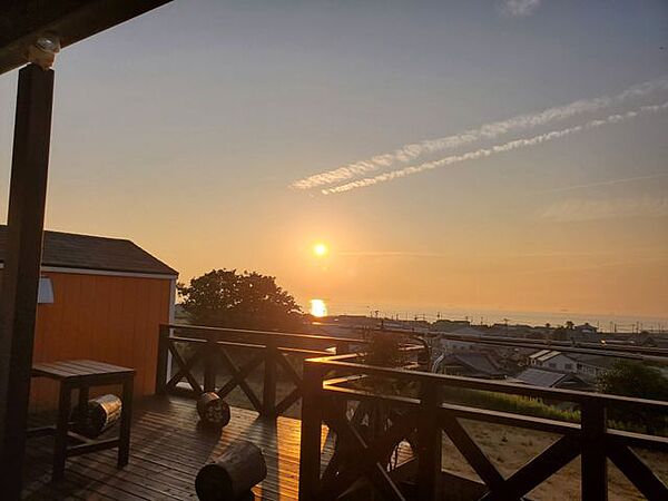 ウッドデッキです。綺麗な海が一望できます。