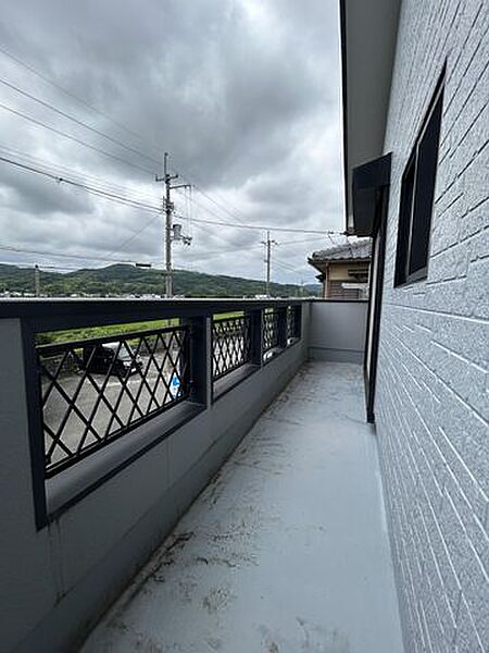 （リフォーム前）バルコニーです。防水塗装する予定です。