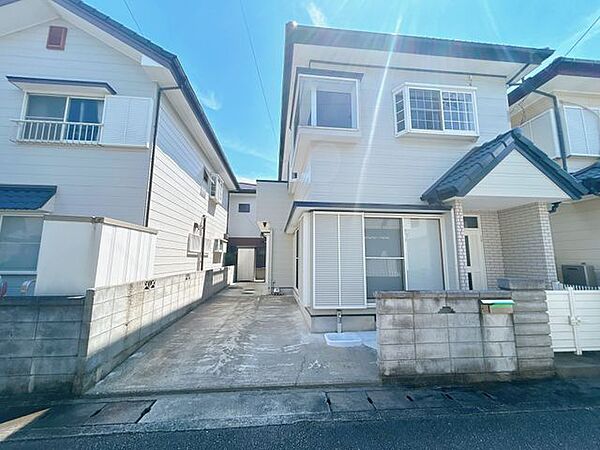 別角度の外観です。令和6年に外壁屋根塗装済みです。