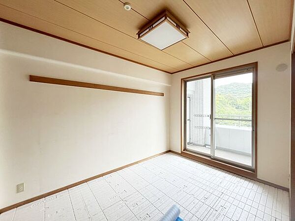 【リフォーム中】イ草の心地よい香りと柔らかさは心と身体にやさしい空間。寝室としても使用できます。