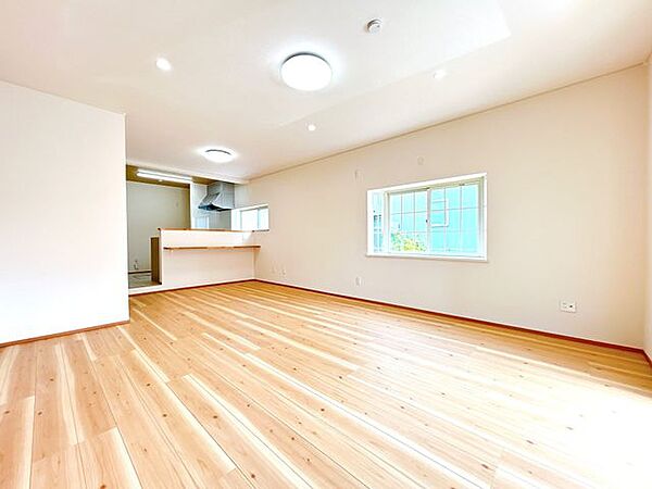 【リフォーム済】キッチンはL型のものを設置いたしました。I型のものと比べて横幅がコンパクトに収まりますので作業効率が良いです。対面での配置ですので、リビングに居るご家族の様子を見ながら作業ができます…