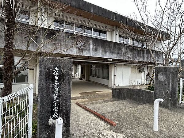 セブンイレブン土佐高岡店 土佐市立高岡第一小学校まで約1500m(徒歩約19分) 270m