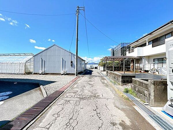 前面道路(土佐市道)幅員約4.3m