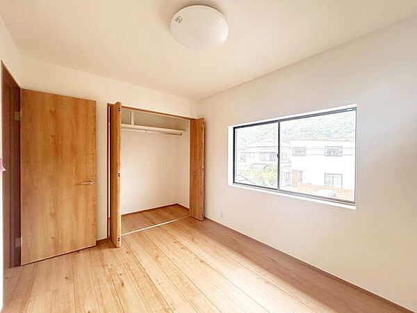 【リフォーム中】2階北側和室はフローリング施工、クロス張替えで洋室に間取り変更を行います。