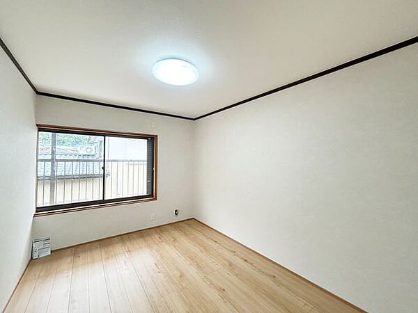 【リフォーム中】2階南東側6帖洋室はフローリング張替、クロス張替、クローゼット新設を行います。