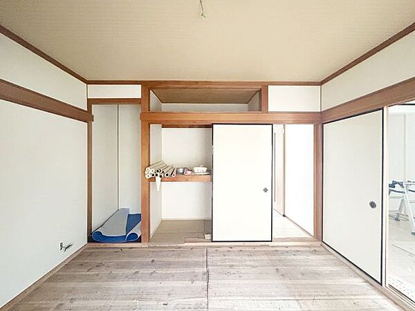 【リフォーム中】押し入れがあるので来客用のお布団や衣装ケースを収納するのに便利ですよ。