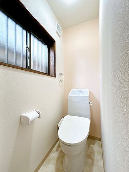 【リフォーム済】トイレは新品交換しました。直接肌に触れるような水回り設備は新品が嬉しいですね。