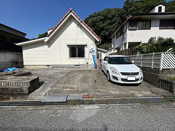 【リフォーム中】閑静な住環境に位置する中古一戸建て。リフォーム中で外装塗装や水回り交換を行い、住まい全体をリフレッシュ。これから心地よく暮らせる住空間へと整う予定です。