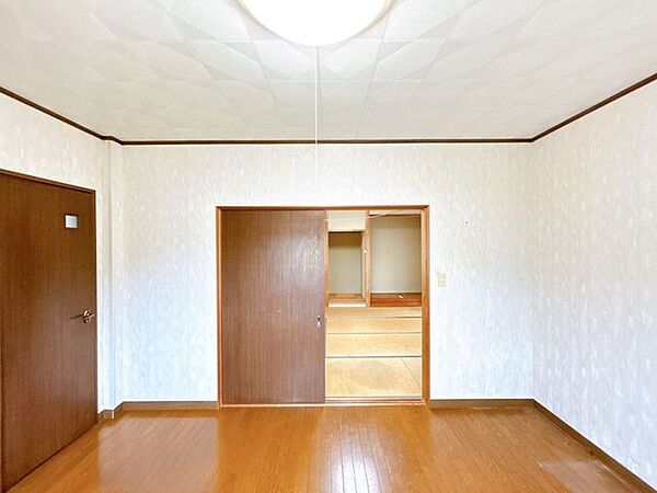 2階の洋室の間仕切りです