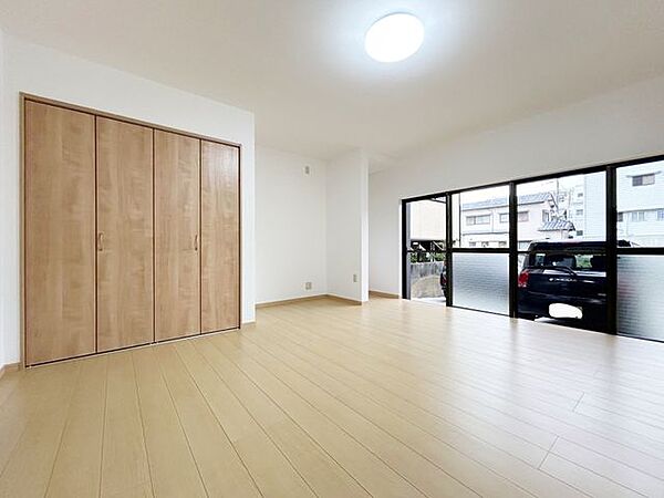 【リフォーム済み】広縁はリビングに取り込みました。大きな窓がありますので採光もよいです。