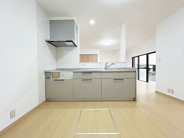 【リフォーム済み】キッチンは新品交換いたしました。綺麗なキッチンで毎日のお料理も楽しんでいただけます。