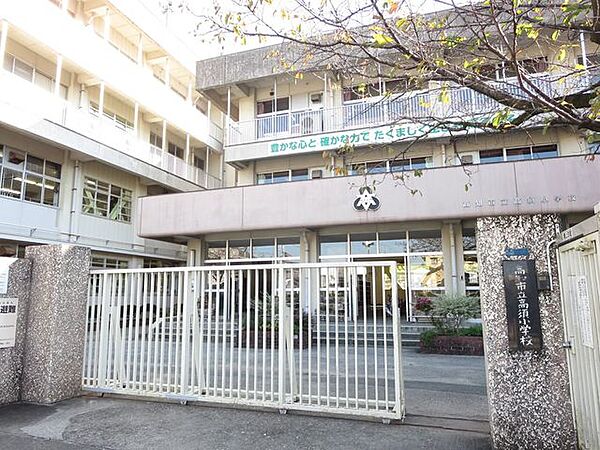 高知市立高須 高須小学校まで約1100m（徒歩約14分）。