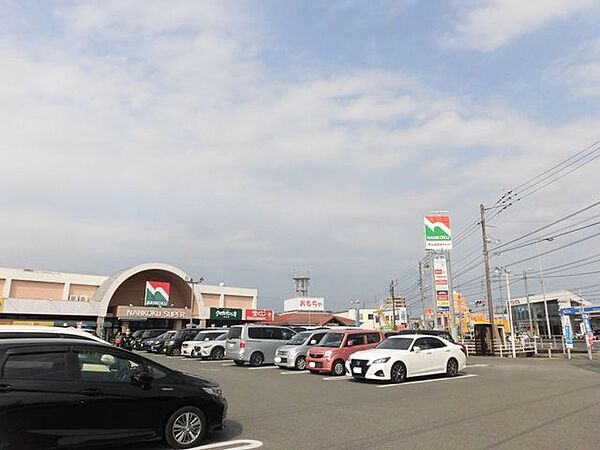 ナンコクスーパー高須店様まで約500m（徒歩約7分）。