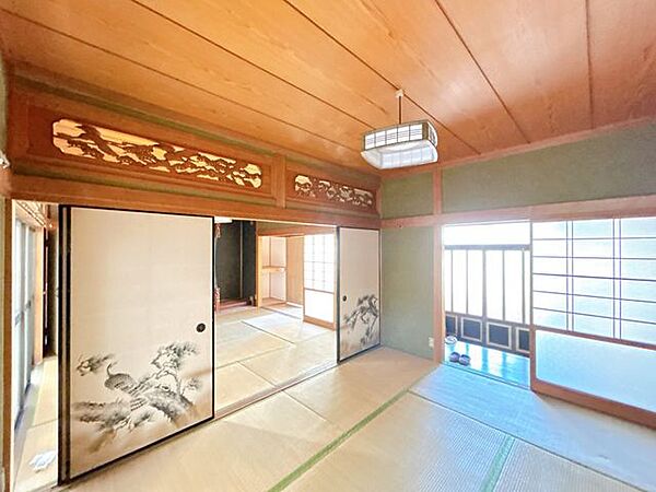 【リフォーム中】1階LDK作成箇所です。大きな窓に面していますので日当たりも良いです。