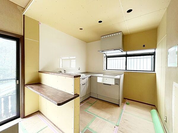 【リフォーム中】対面キッチンを備えた約14帖のリビングに仕上げます。