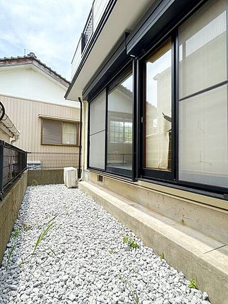 【リフォーム中】南側の庭には砕石を敷きました。見た目も綺麗になりましたよ。