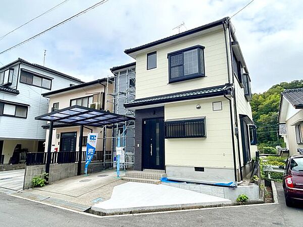 【リフォーム中】普通車1台と軽自動車1台駐車可能です。