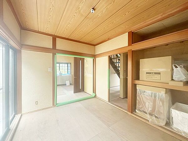 【リフォーム中】1階和室　リビングと続き間になっております。畳の表替え、クロスの張替え、障子の張替えを行います。