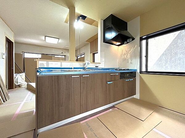 【リフォーム中】キッチン。1階和室を取り込み、南向きの対面式キッチンにします。
