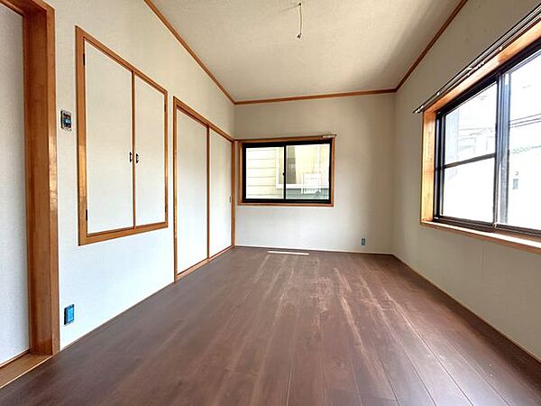 【リフォーム中】2階南和室。。クロス張替えを行います。床は、フローリングに張り替えました。