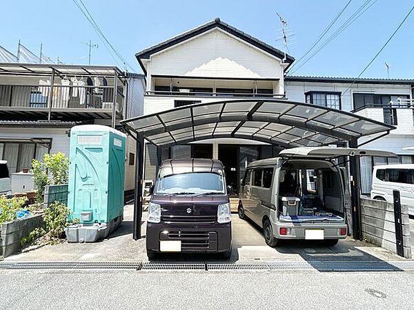 【リフォーム中】南西側外観です。駐車2台可能です。