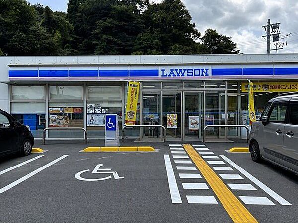 ローソン高岡越知町店様まで約600m（徒歩約8分）。