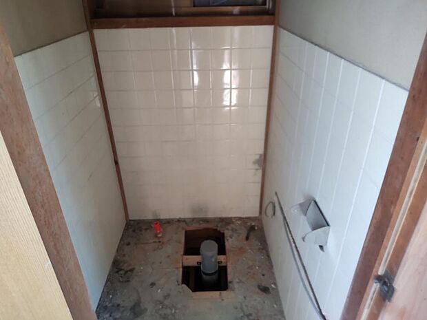 【同仕様写真】2階トイレもLIXIL製の温水洗浄機能付きに新品交換します。