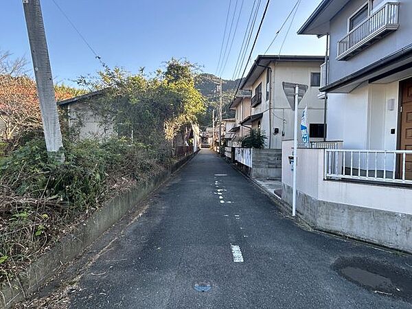 【前面道路】北東側前面道路です。
