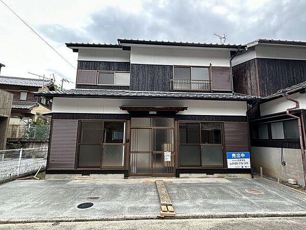 【リフォーム済み】外観の別角度から見た写真です。